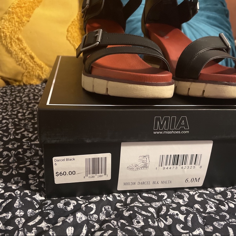 Only worn 2-3 times. Bought another pair that worked for me better. - Picture 2 of 2